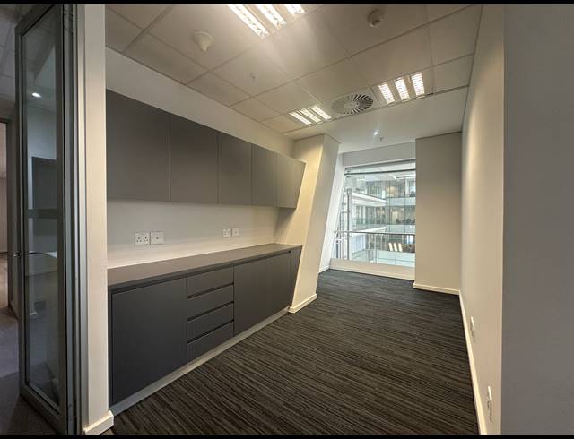 597M² OFFICE TO LET IN SANDTON CENTRAL